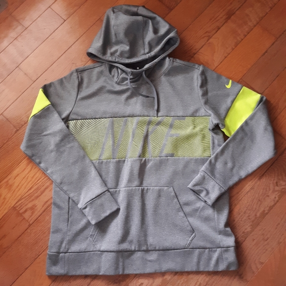 Nike Tops - Nike dry-fit hoodie